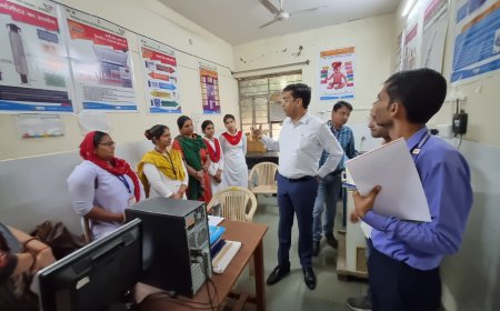 जिला कलेक्टर ने किया सेटेलाइट हॉस्पिटल खैरथल का औचक निरीक्षण :अनुपस्थित कर्मचारीयों पर की गई कार्रवाई
