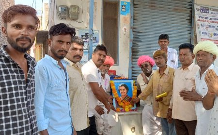 कांग्रेस कार्यकर्ताओं ने मनाई इंदिरा गांधी की पुण्यतिथि