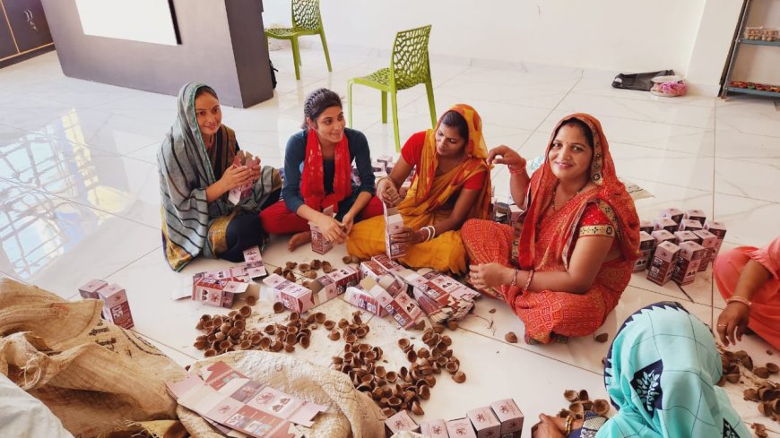 50 लाख वैदिक दीयों से रोशन होगी दिवाली *नाबार्ड के सहयोग से गठित कृषक उत्पादक संघ की महिलाएं बना रही इको फ्रेंडली उत्पाद