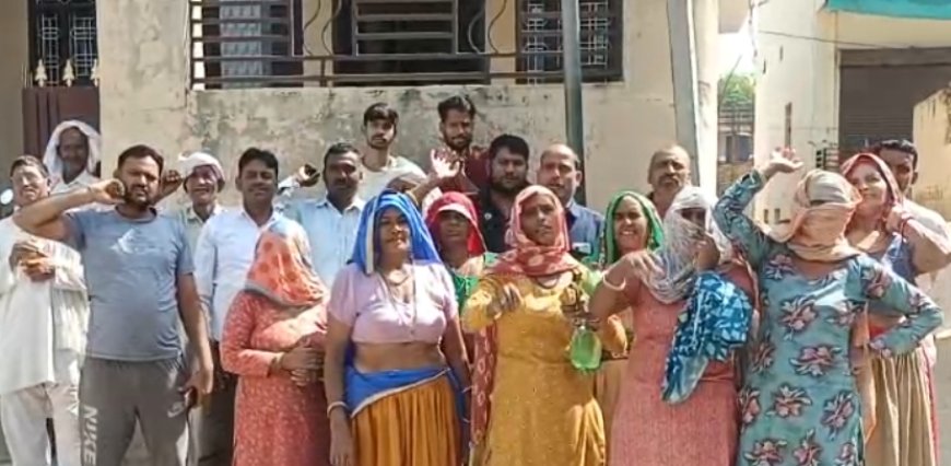जनकसिंहपुरा गांव के ग्रामीणों ने फ्लाई ओवर नहीं बनने एवं अन्य समस्याओं को लेकर विधानसभा चुनाव का किया बहिष्कार:ग्रामीणों ने किया प्रदर्शन