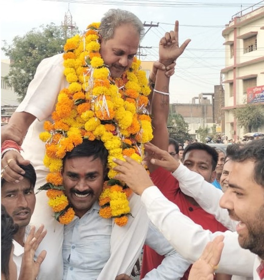 प्रतापगढ़ विधानसभा से एक बार फिर हेमंत मीणा प्रतापगढ़ गांधी चौराये पर समर्थकों में उत्साह आतिशबाजी कर मिठाई बांटी