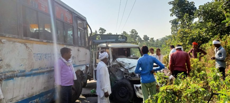 दौसा रोडवेज बस और पिकअप की भिड़ंत, बड़ा हादसा टला