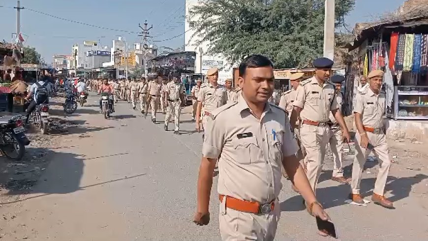 पुलिस व सीआरपीएफ के जवानो ने एक दर्जन से अधिक गाँवों मे किया फ्लैग मार्च