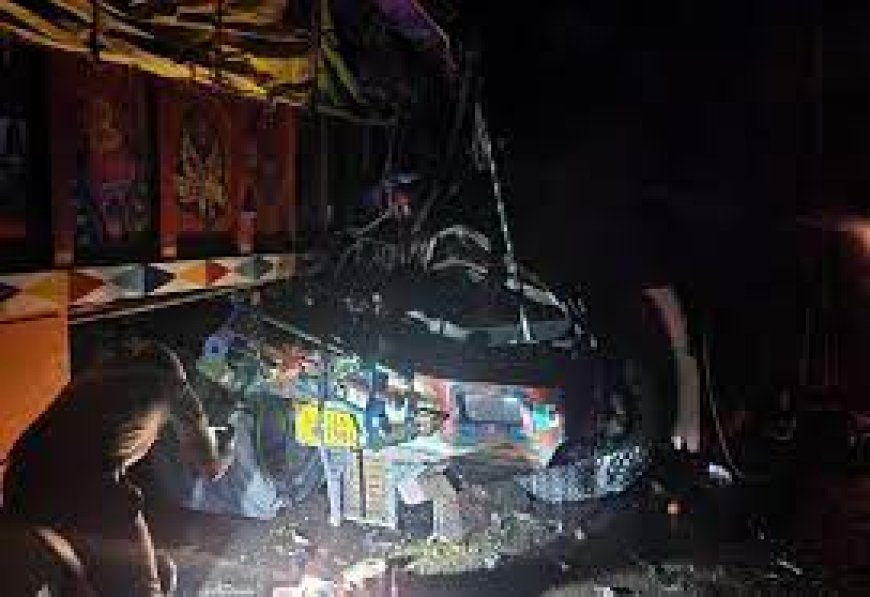 भारत माला रोड पर दो ट्रक भिड़े, दोनों के ड्राइवर ने मौके पर दम तोड़ा, चार घंटे बाद निकाले गए शव
