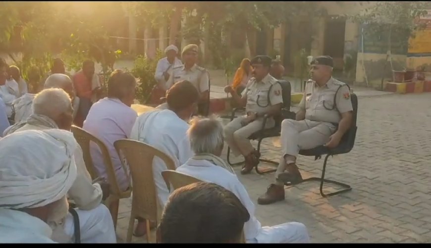 भय मुक्त चुनाव संपन्न कराने हेतु पुलिस विभाग हुआ सक्रिय:  अतिरिक्त जिला पुलिस अधीक्षक सुरेश खींची ने मौजपुर में ग्रामीणों के साथ ली बैठक