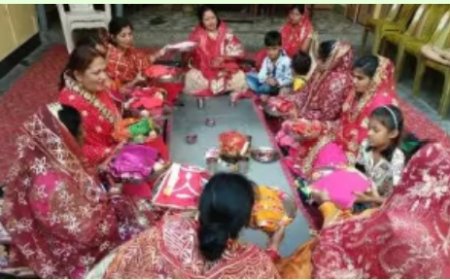 महिलाओं द्वारा करवा चौथ की कहानी सुन सर्वार्थ सिद्धि योग में की चंद्रमा की पूजा