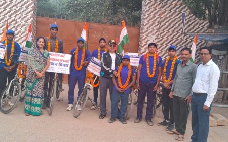 मतदाताओं को जागरूक करने के लिए साइकिल रैली को हरी झंडी दिखाकर किया रवाना