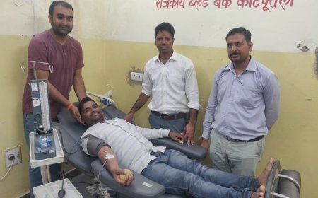 पिताजी की पुण्यतिथि पर पत्रकार इशाक खान ने किया स्वैच्छिक रक्तदान