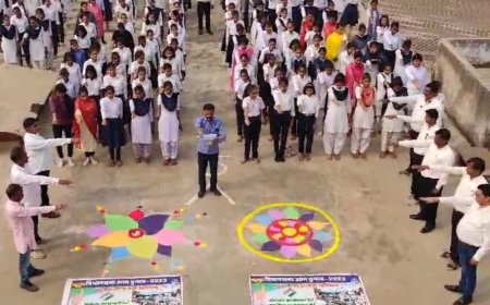 स्वीप कार्यक्रम के तहत मतदाताओं को रंगोली सजाकर मतदान की दिलाई शपथ