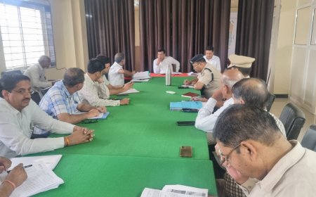 जिला कलक्टर ने ग्रेप 4 की पाबंदियां पर की गई कार्रवाईयों की ली समीक्षा बैठक
