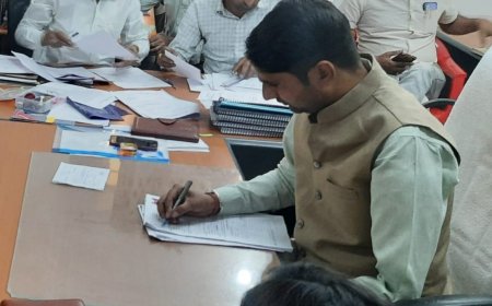 महुवा विधानसभा क्षेत्र में 17 उम्मीदवारों के नामांकन: एक फॉर्म किया रद्द