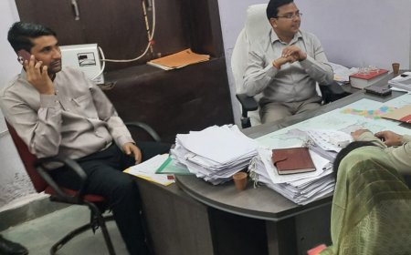 महुवा विधानसभा क्षेत्र में एक  उम्मीदवारों द्वारा फॉर्म वापस लेने के बाद   12 उम्मीदवारों मैदान में चुनाव चिन्ह किए आवंटित