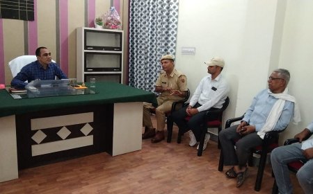 दीपावली एवं मतदान को देखते हुए व्यापार मंडल नारायणपुर  की मीटिंग का उपखंड कार्यालय पर हुआ आयोजन