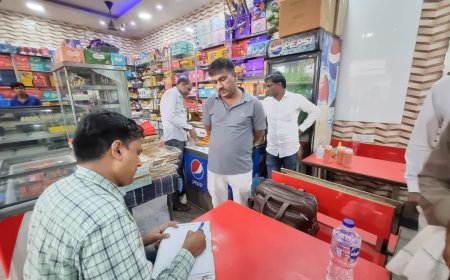 मिलावटखोरो पर कसा शिकंजा: दिवाली के पहले मिठाई दुकानों में छापेमारी सैंपल कलेक्शन कर भेजा लैब