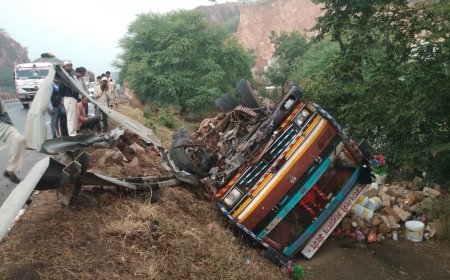 ठेकड़ा बाईपास पुलिया पर ट्रक एवं बस की भिड़ंत:  6 घायल