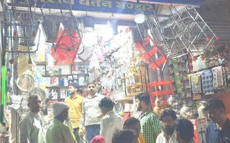 कोटपुतली विधानसभा में बर्तन, ज्वैलरी, इलैक्ट्रोनिक्स व वाहन शोरूम में लगा रहा ग्राहकों का तांता