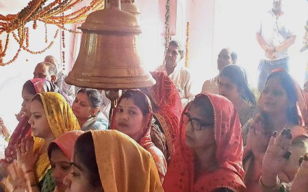 लाल दास बाबा मंदिर में चादर चढ़ा की विधि विधान से पूजा अर्चना