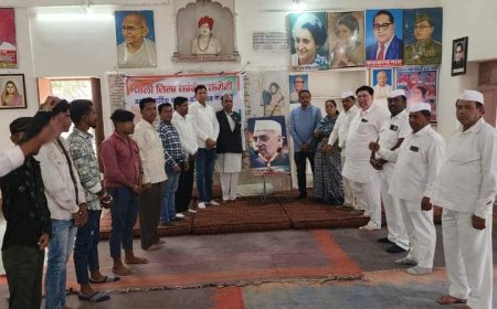 कॉंग्रेस कार्यकर्ताओ ने मनाई पूर्व प्रधानमंत्री स्व. पंडित जवाहरलाल नेहरु की जयंती