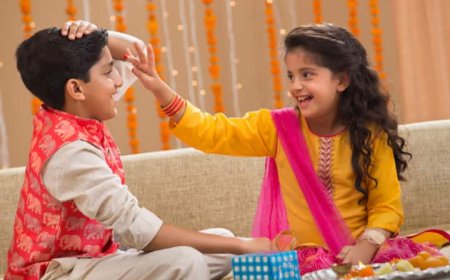 भाई दूज पर लंबी उम्र की कामना के साथ बहिनों ने किया भाइयों के तिलक