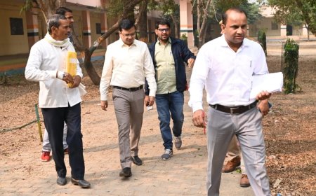 केंद्रीय पर्यवेक्षक डॉ आशीष कुमार श्रीवास्तव ने किया मतदान केंद्रों का किया निरीक्षण, दिए आवश्यक निर्देश