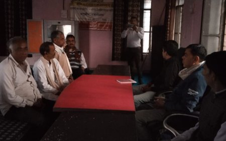 शत प्रतिशत मतदान हेतु गढ़ी ग्राम पंचायत मुख्यालय पर हुआ रात्रि चौपाल का आयोजन