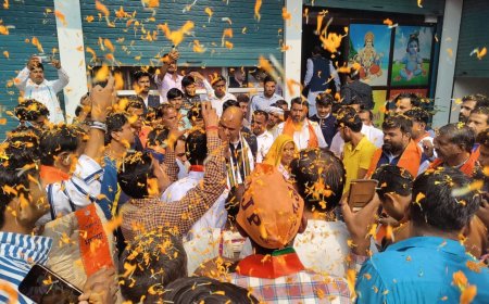 महुवा में  भाजपा प्रदेश अध्यक्ष सीपी जोशी ने किया रोड शो भाजपा प्रत्याशी राजेंद्र मीणा के पक्ष में मतदान की अपील