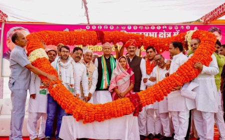 मुख्यमंत्री अशोक गहलोत ने कठूमर विधानसभा में कांग्रेस प्रत्याशी संजना जाटव के समर्थन में मांगे वोट