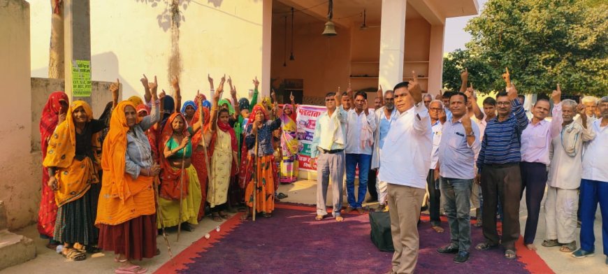 महुआ विधानसभा क्षेत्र के गोपालगढ़, ऊँकरुद,नौरंगपुरा,मान्यापुरा,पाडला के  मतदाताओं को मतदान के प्रति किया जागरूक