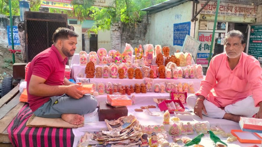 बृजवासी मूर्ति कला केंद्र कस्बे में बिखेर रहा अपनी छटा