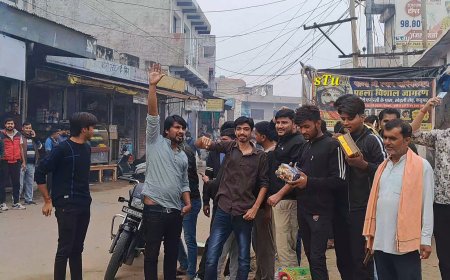 कठूमर से रमेश खींची 409 वोटो से जीते, लोगों मे खुशी और जोश, बम पटाखे छोड़े