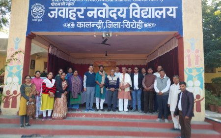 नवोदय विद्यालय में विख्यात सरोद वादक श्री प्रदीप बारोट ने दी प्रस्तुति