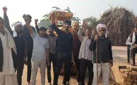 सड़क निर्माण कार्य में अनियमितता का लगाया आरोप:   ग्रामीणों ने ठेकेदार के खिलाफ किया विरोध प्रदर्शन