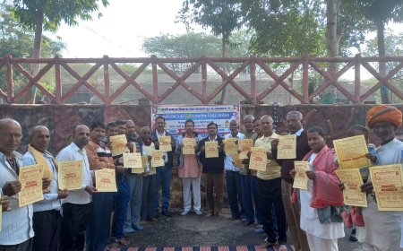 उपनगर पुर में माली समाज विकास सेवा संस्थान द्वारा प्रस्तावित सामूहिक विवाह सम्मेलन के  पोस्टर का किया विमोचन