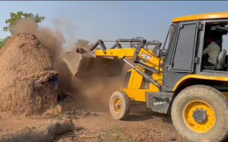 सत्ता बदलते ही प्रशासन चेता: कोयले की अवैध भट्टियो को बुलडोजर चला कर हटाया