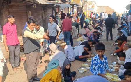 कस्बा स्थित श्री गणेश मंदिर पर श्रद्धालुओं का महाप्रसादी लेने के लिए उमड़ा जनसैलाब