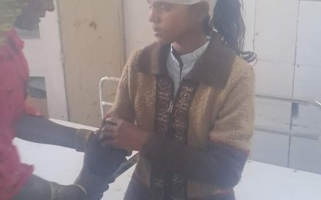 स्कूली छात्राओ से भरी पिकअप गाड़ी पलटी, 3 दर्जन छात्राएं हुई घायल