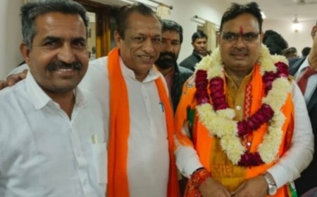  विधायक कुमावत  ने मुख्यमंत्री भजन लाल शर्मा का माला व साफे से किया बहुमान बधाई दी