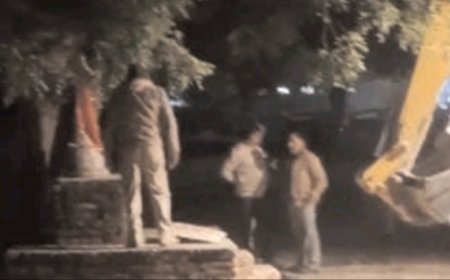 Alwar: रात के अंधेरे में यूआईटी ने तोड़ा प्राचीन मंदिर: लोगों में भारी रोष व्याप्त, जिला कलेक्टर ने दिए जांच के आदेश