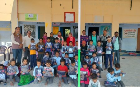 सरकारी स्कूल में  भामाशाह द्वारा स्वेटर की वितरित:छात्र-छात्राओं के खिले चेहरे