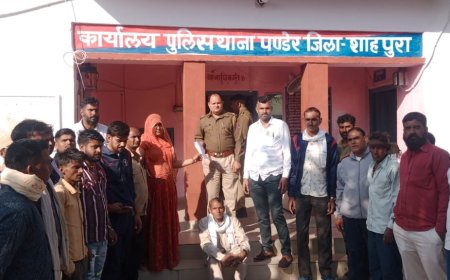 विद्यालय रास्ता पर टीन शेड लगा किया अतिक्रमण पंचायत ने दिया नोटिस :सरपंच पति पर मारपीट व कपड़े फाड़ने का लगाया आरोप