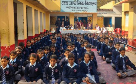 राजपुर बड़ा के माली बास में स्कूली विद्यार्थियों को जर्सी टाई व बेल्ट का वितरण