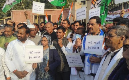 भवर जितेन्द्र सिंह के नेतृत्व मे मिनी सचिवालय अलवर के सामने कांग्रेस कार्यकर्ताओ व कांग्रेस विधायको ने मोदी सरकार के खिलाफ धरना-प्रदर्शन किया और ज्ञापन सौपा