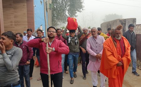 अयोध्या से अभिमंत्रित निमंत्रण सामाग्री का क्लश यात्रा द्वारा किया अभिवादन