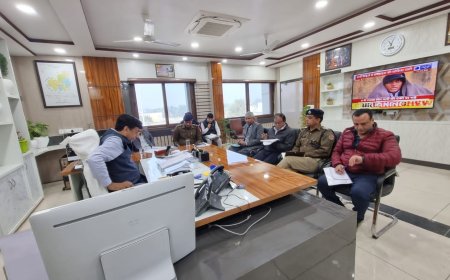 जिला कलक्टर की अध्यक्षता में आयोजित हुई सड़क सुरक्षा समिति की बैठक :जिले में दुर्घटना रहित सुगम यातायात हेतु संबंधित अधिकारी समन्वित प्रयास करें- जिला कलक्टर