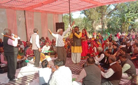 हारे के सहारे आजा तुझे दास पुकार: सकट के रामेश्वर धाम वीर हनुमान मंदिर में हुआ भजन संध्या का आयोजन