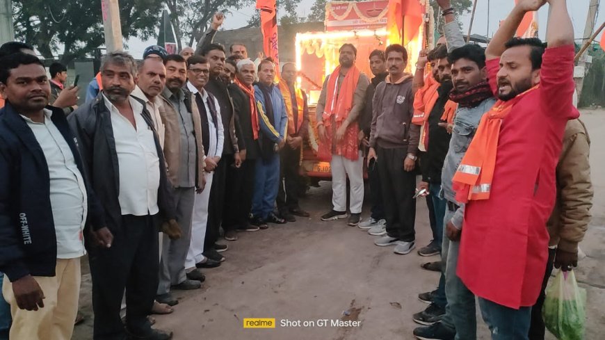 बड़नगर गुजरात से अयोध्या जा रही श्री राम ज्योत पदयात्रा का महुवा में पुष्प वर्षा कर राम भक्तों ने किया भव्य स्वागत