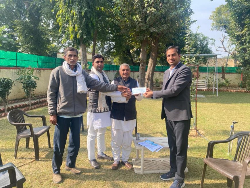 राजगढ एसडीएम ओमप्रकाश मीना ने 51 हजार रुपए का चेक प्रदान कर आदिवासी सेवा संस्थान राजगढ-अलवर को सहयोग दिया