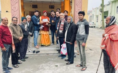 आर के काॅलोनी सी सेक्टर राम भक्त टोली सदस्यो द्वारा पीले अक्षत के साथ निमंत्रण देना आरंभ