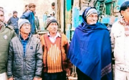 पानी की किल्लत से परेशान वार्ड के लोगों ने उठाया बीड़ा       सभी के सहयोग से कराई बोरिंग
