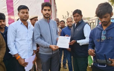 रैणी की भजेड़ा पंचायत के विकसित भारत संकल्प यात्रा कैम्प मे पहुंचे अलवर सीईओ कनिष्क कटारिया